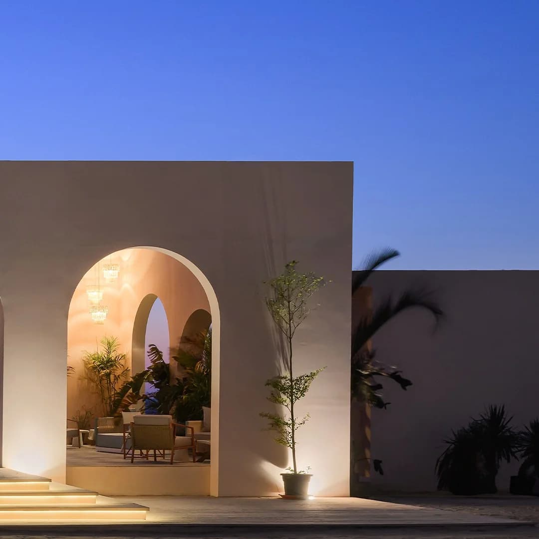 Right-hand detail of the Hacienda Heneish entrance and illuminated steps